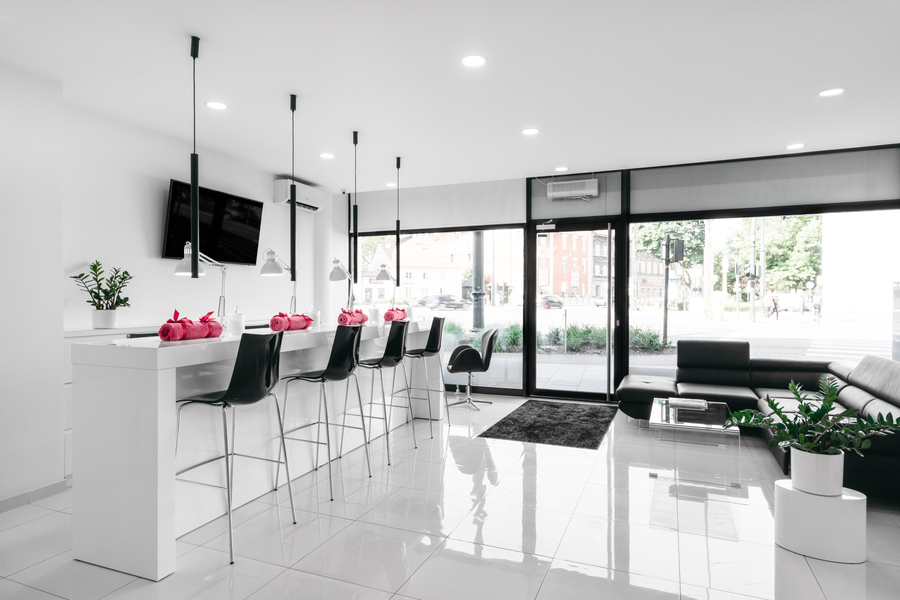 Zdjęcie na okładce dla Salon Manicure I Pedicure Zoee - Manicure Japoński | Hybrydowy | Regulacja Brwi | Paznokcie Kraków
